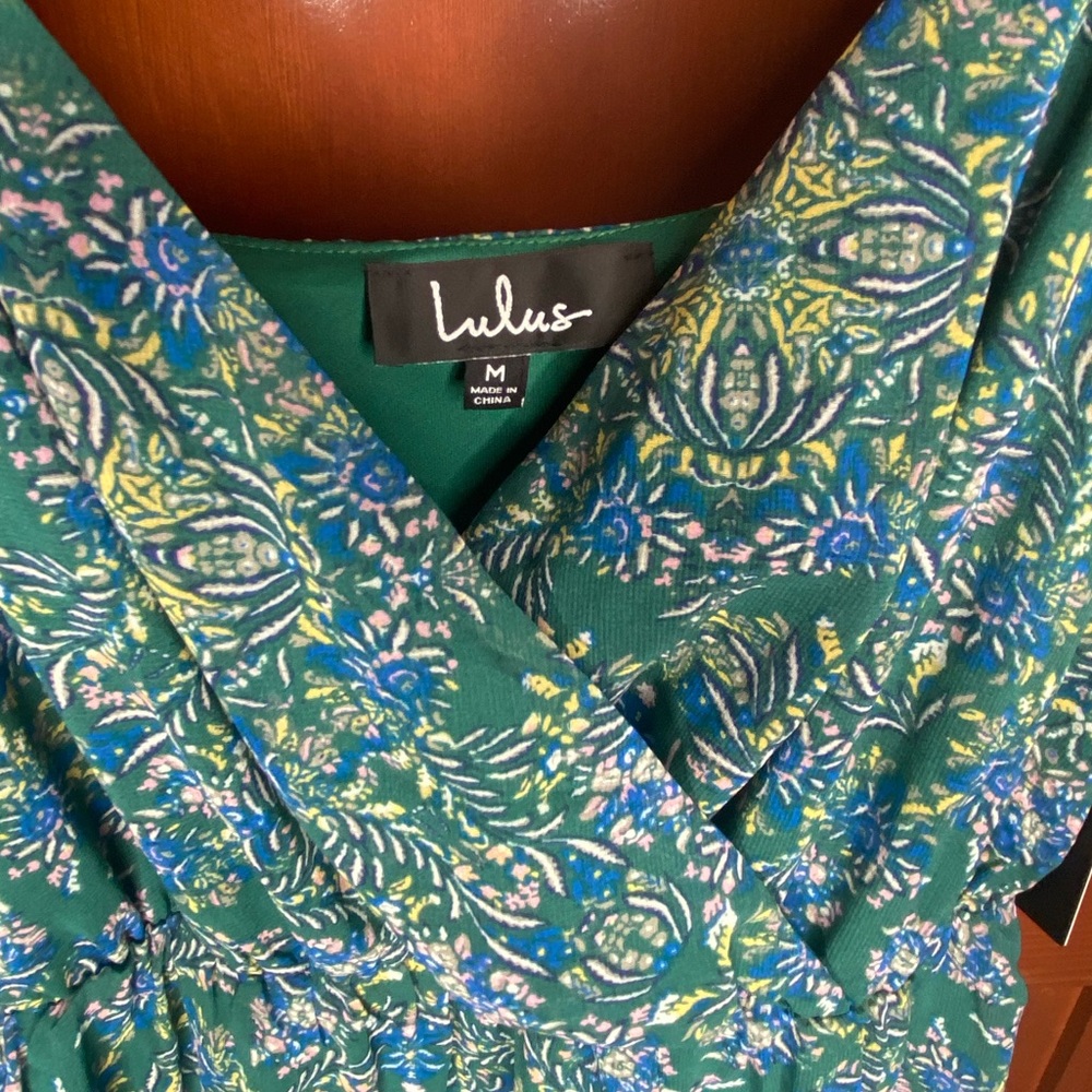 LULUS NWT Sleeveless Green Floral Tiered Ruffle Midi Dress, Size Medium - Picture 4 of 8